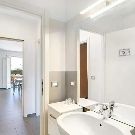 B173 - Spazioso Con Giardino Apartamento *